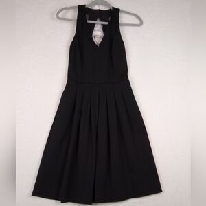 BANANA REPUBLIC CUTOUT BACK, PLEATED V-NECK BLACK DRESS SIZE 0